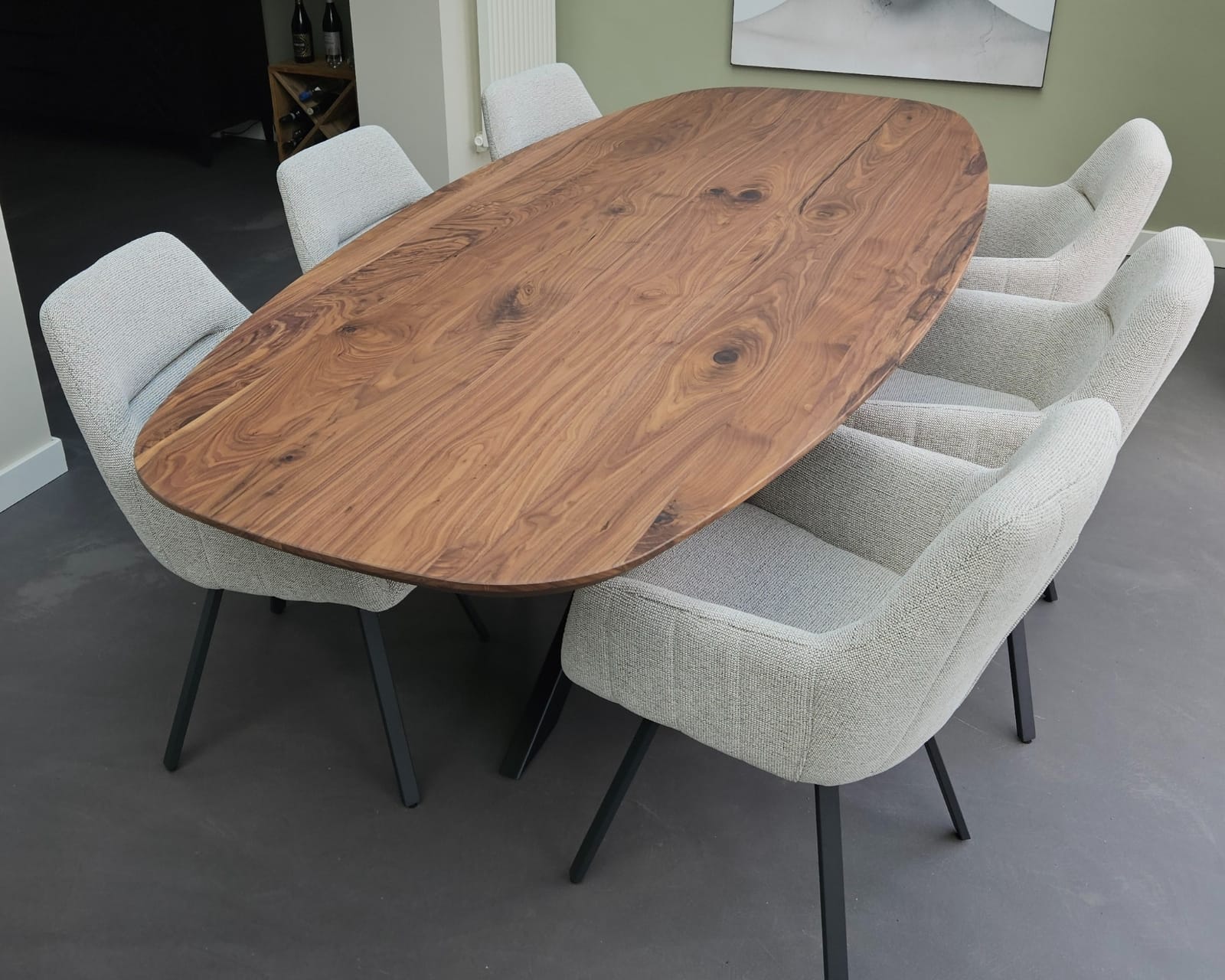 Massief houten eettafel op maat uit de werkplaats van Tulmans